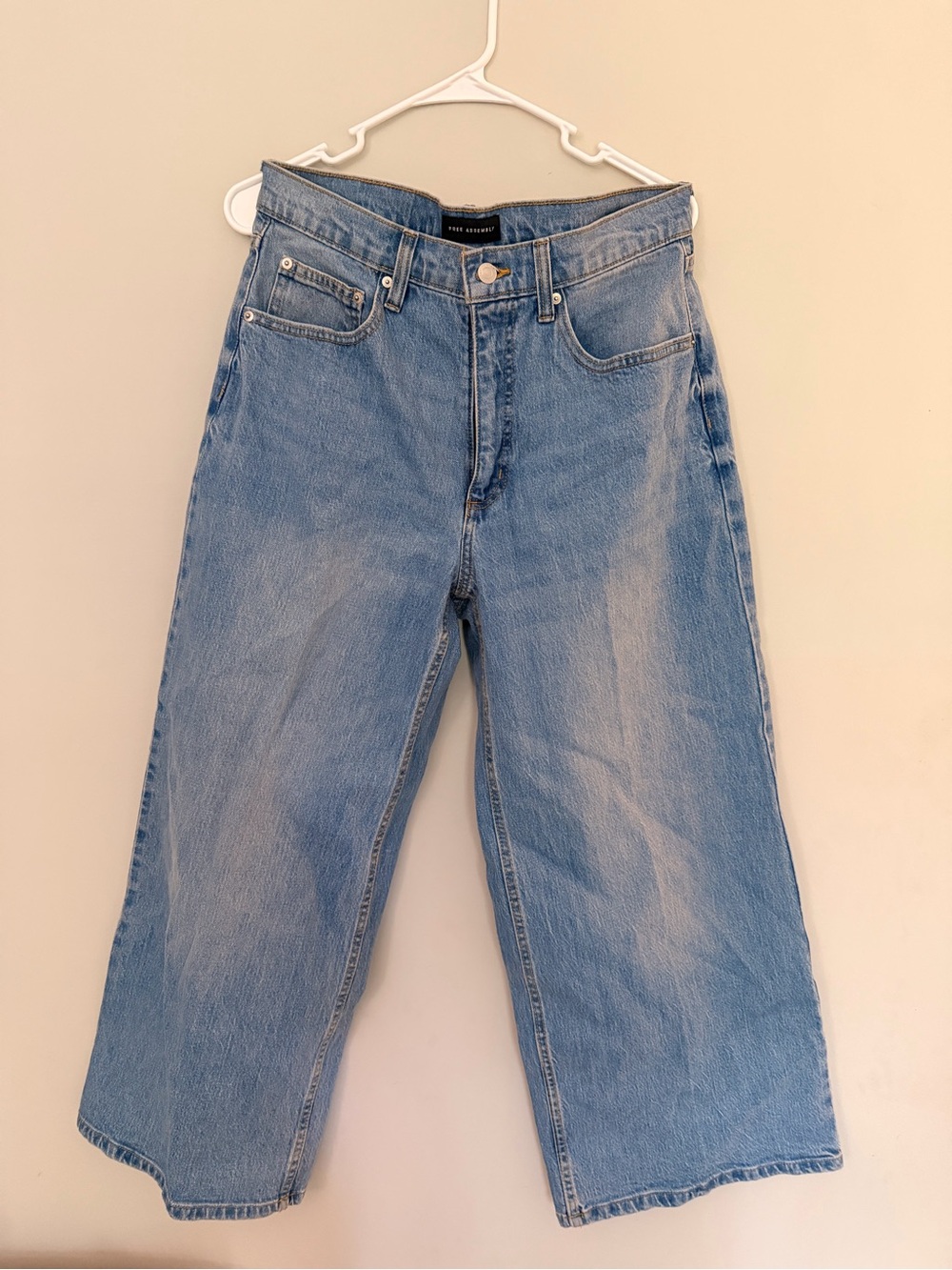 Wide-Leg Light Blue Women’s Jeans